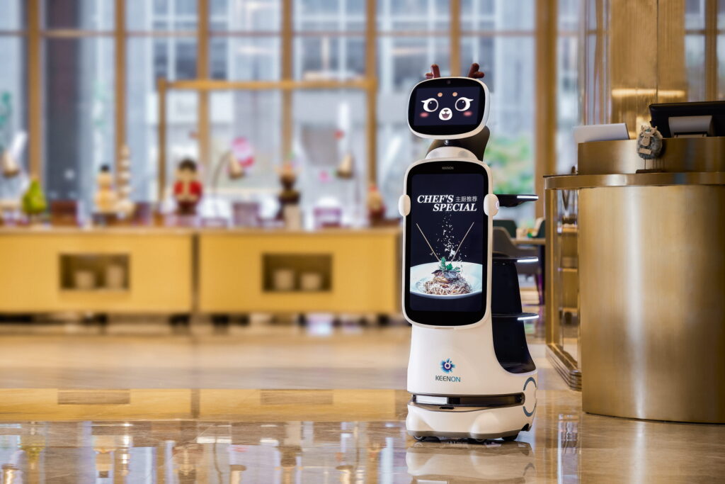 KEENON DINERBOT T10 at restaurant